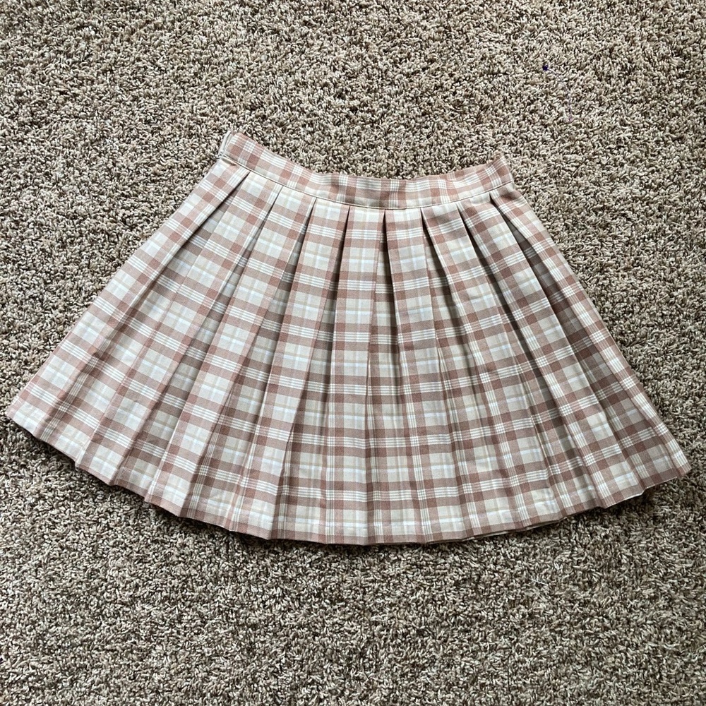 pleated skirt